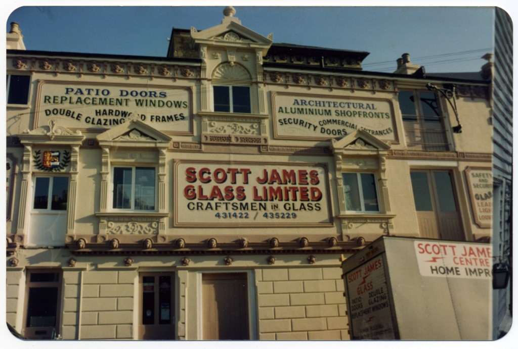 Scott James Glass, Tower Buildings, 1982 (photo: Frank Letchford)